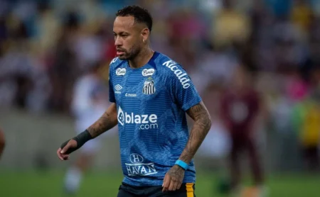 Neymar: Retorno ao Santos se aproxima e clube mostra treino com bola