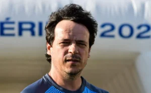 Vasco: Diniz altera escalação em estreia, Tchê Tchê na equipe principal