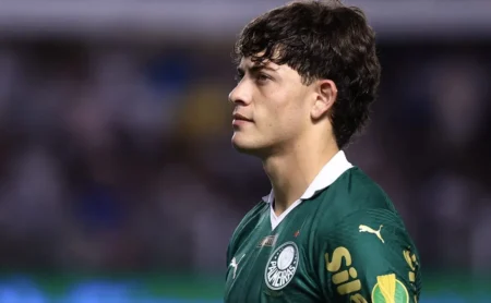 Giay e a Defesa de Weverton: O Confronto com André Silva Após Palmeiras x São Paulo (Vídeo)