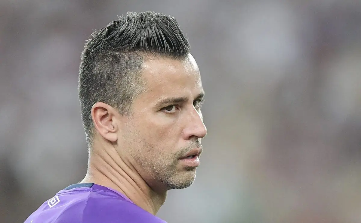 Fábio, Ídolo Cruzeirense, Provoca Atlético-MG com Sinal do 6 a 1 e Gesto de "Time Pequeno"
