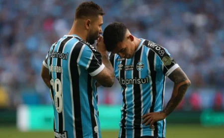 Saídas no Grêmio: Cristaldo, Pavón e Nathan Pescador lideram lista de até 8 jogadores.