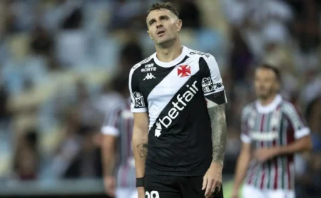 Vegetti: Artilheiro do Vasco luta por gols no Maracanã com poucos tentos