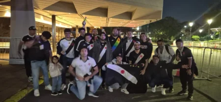 Vasco chega à Argentina em meio à crise e estreia de Diniz na Sul-Americana