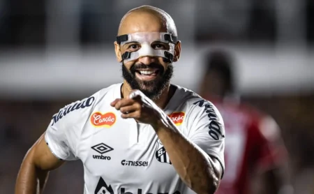 Thaciano e Tiquinho Soares em má atuação no Santos contra o Ceará: "Arranque de balsa"