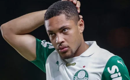 Vitor Roque conquista espaço no Palmeiras: superação, personalidade e o trabalho mental de Abel Ferreira.