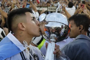 Botafogo mira contratação de Almada para o Mundial de Clubes
