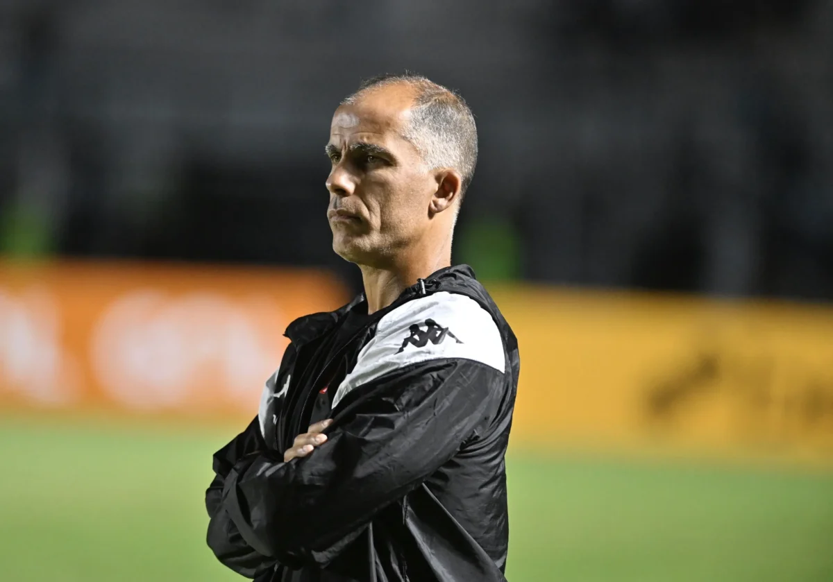 Felipe assume o Vasco na Argentina sob pressão após período interino