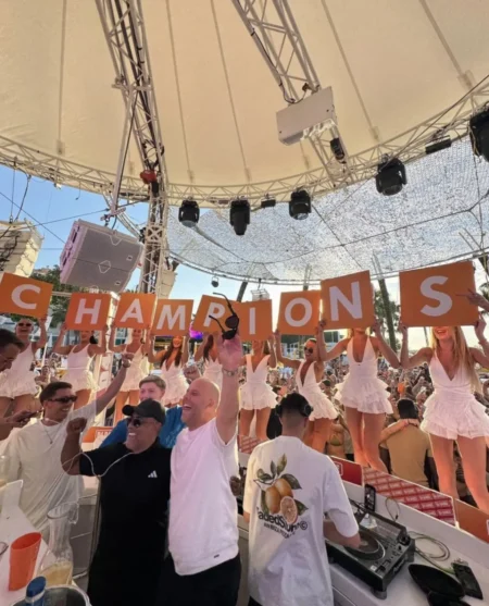 Jürgen Klopp celebra título da Premier League em Ibiza: assista ao vídeo