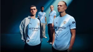 Manchester City apresenta novos uniformes: confira as imagens