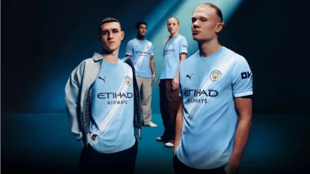 Manchester City apresenta novos uniformes: confira as imagens