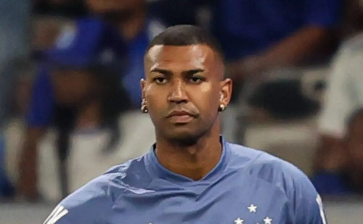 Wallace Afasta Retorno ao Grêmio e Descartar Conversas no Momento