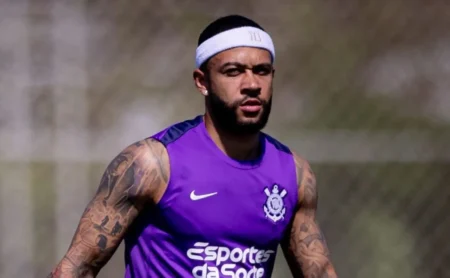Entorse de Depay no tornozelo: Corinthians em alerta após treino