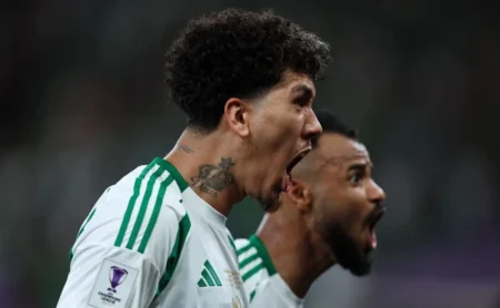 Flamengo mira reforço no ataque: Firmino em pauta após saída do Al-Ahli