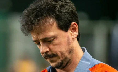 Diniz Prepara Estreia com Mudanças e Expectativas Desfavoráveis Contra o Lanús