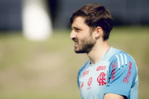 Flamengo detalha situação de Pedro e almeja Viña no Mundial de Clubes