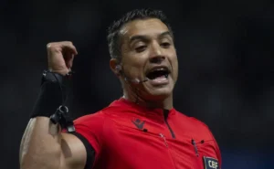 Áudio do VAR sobre possível pênalti em Rincón no jogo Santos x Ceará é divulgado pela CBF