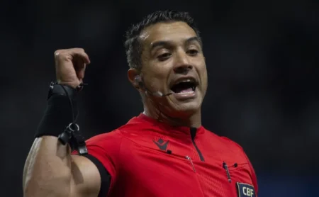 Áudio do VAR sobre possível pênalti em Rincón no jogo Santos x Ceará é divulgado pela CBF