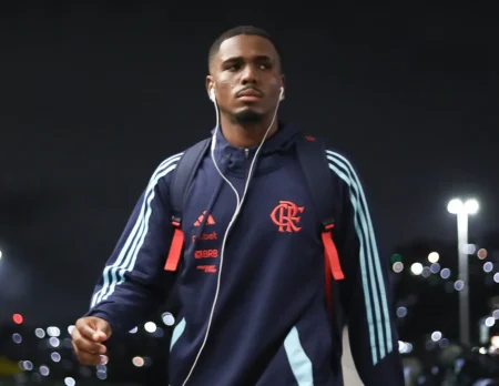 Evertton Araújo busca oportunidades no Flamengo em cenário desafiador