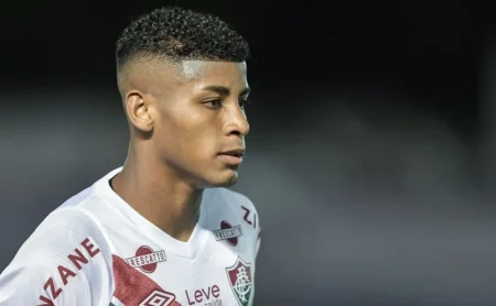 Hércules lida com polêmica por festas no Rio e conta com o suporte de Renê no Fluminense