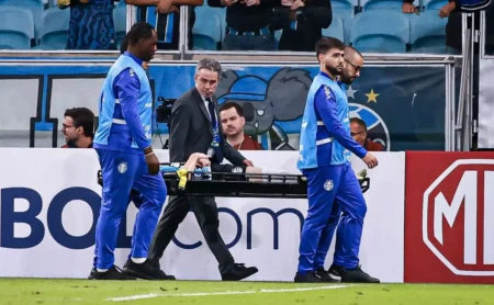 Grave lesão de Igor Serrote em Grêmio x Godoy Cruz na Sul-Americana choca torcedores