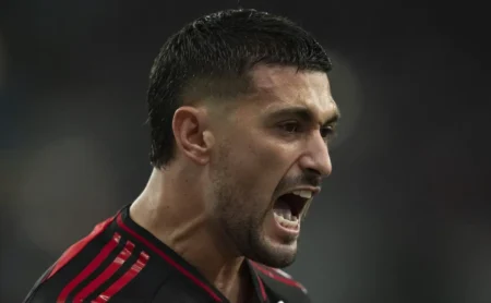 Flamengo Decide Futuro de Arrascaeta e Busca Redução Salarial