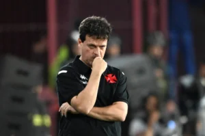 Diniz busca recuperar a confiança do Vasco: "Nosso time pode render mais"