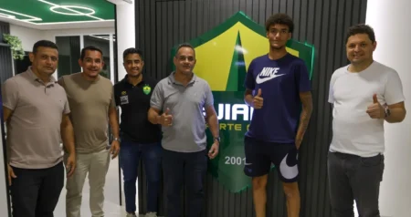 Cuiabá firma primeiro contrato profissional com jovens da base.