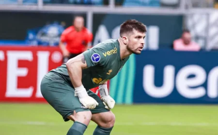 Volpi minimiza críticas após Grêmio 1 x 1 Godoy Cruz: “Não há do que reclamar”