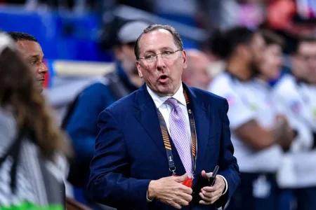 Lyon: Textor Barrado em Contratações por Dívida de R$ 13 Mil