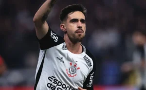 Corinthians: Dorival Júnior Confia em Carrillo e Coronado em Escalação Mista Contra o Racing