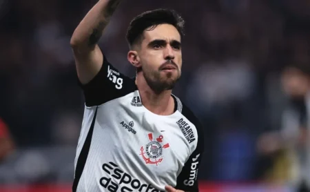 Corinthians: Dorival Júnior Confia em Carrillo e Coronado em Escalação Mista Contra o Racing