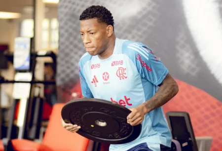 Plata, com edema no joelho, pode desfalcar o Flamengo no Mundial de Clubes