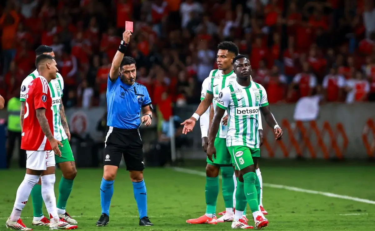A Razão da Liberação de Hinestroza, Destaque do Atlético Nacional na Libertadores, pelo Palmeiras