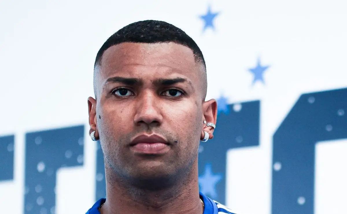 Grêmio Avança por Walace: Cruzeiro Define Condições para Negociação