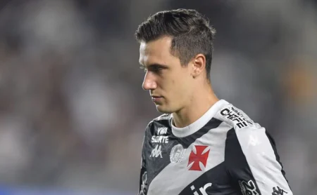 Piton Desempenha Abaixo do Esperado em Derrota do Vasco Contra o Lanús-ARG