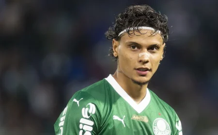 Fulham planeja oferta por Richard Ríos após o Mundial; Palmeiras exige valor alto