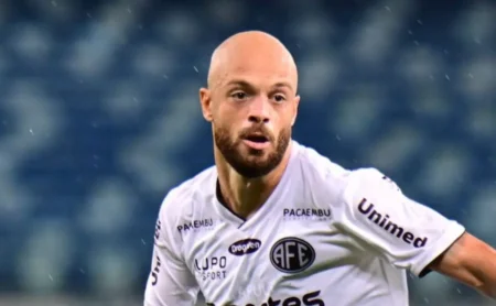 São Paulo busca informações sobre o atacante Carlão e o zagueiro Gustavo Medina, da Ferroviária