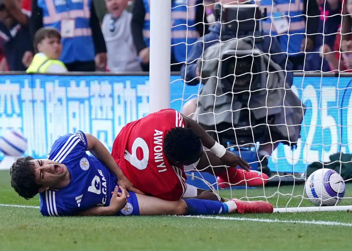 Awoniyi: Atacante do Nottingham Forest é Induzido ao Coma Após Cirurgia Abdominal