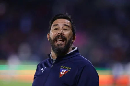 Técnico da LDU joga a responsabilidade para o Flamengo: "É preciso vencer"