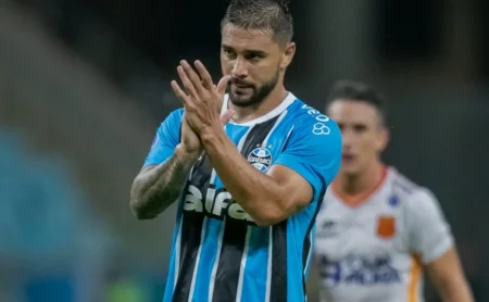 Grêmio e João Pedro acertam renovação de contrato