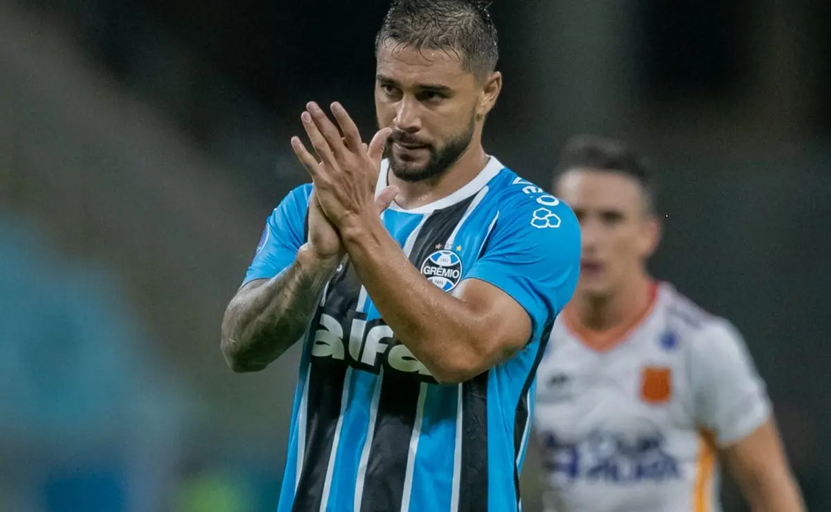 Grêmio e João Pedro acertam renovação de contrato
