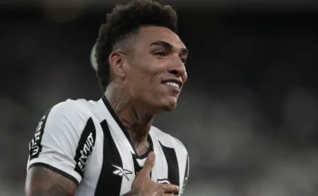 IA prevê Botafogo de Igor Jesus superando Estudiantes na Libertadores de 2025