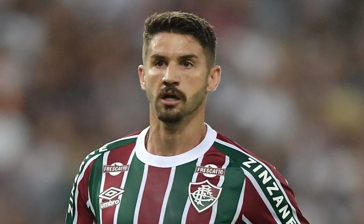 Everaldo perde pênalti em Fluminense x Unión Española após "grupinho" por Arias.