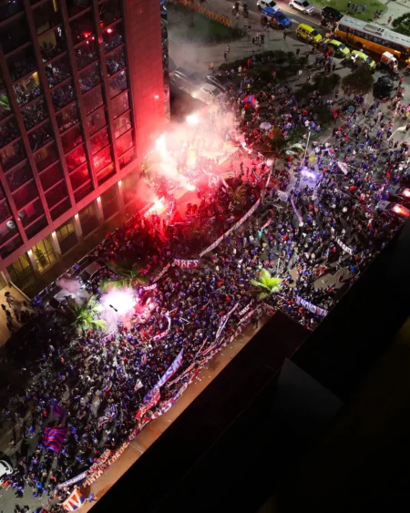La U: Torcedores Chilenos Promovem Foguetório no Rio Antes de Jogo Contra o Botafogo