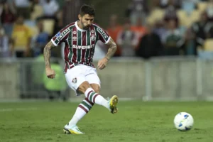 Arias defende Everaldo no Fluminense após pênalti desperdiçado: "Decisão compartilhada"