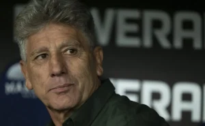 Renato Gaúcho sai em defesa de Everaldo após pênalti desperdiçado na vitória do Fluminense pela Sul-Americana