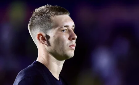 Charles Aceita: Volante do Corinthians Próximo do Grêmio de Mano Menezes