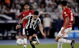 Botafogo: Golaço de Artur garante vitória sobre o Estudiantes e sobrevida na Libertadores