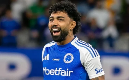 Cruzeiro vence Palestino com gol de Gabigol e garante a primeira vitória