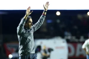 Zubeldía compara estreia de Lucca no São Paulo a jogada de truco e enfatiza: "Na última mão"